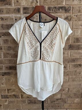 Anthropologie Akemi + Kin Women’s Cream Embroidered V-Neck Top NWT Size L